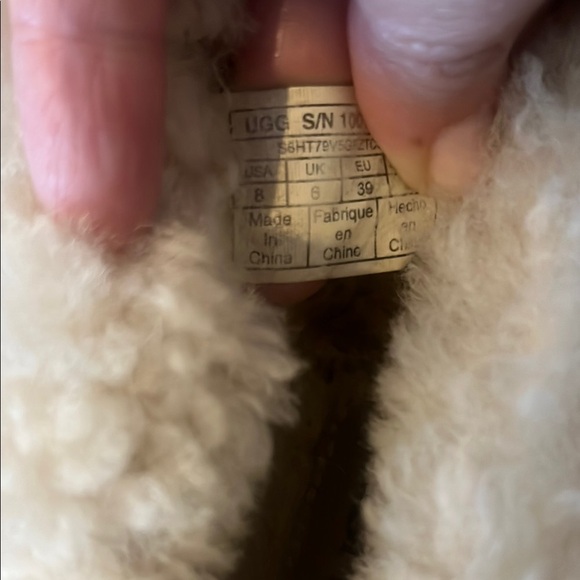 UGG women’s Cozy Brown and Cream Slippers slip-on shoes size 8 - Picture 8 of 8